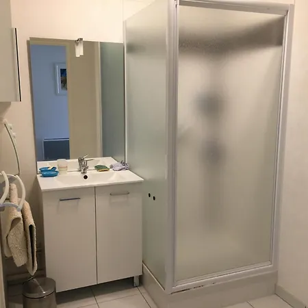 A Deux Pas De La Plage, T2 A Avec Parking - Fr-1-482-151 דירה *